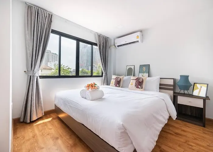 Miq Ekkamai3_pool Villa_3br House 別墅 曼谷